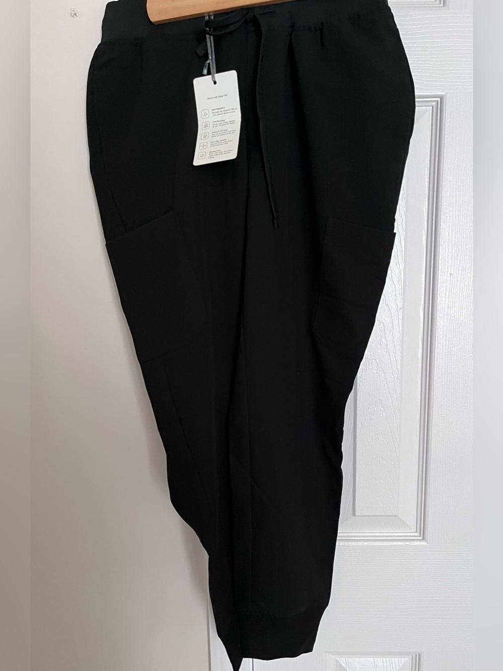 Women’s Mandala black jogger scrub pants size XS petite. NWT